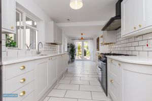 Kitchen/Breakfast Room- click for photo gallery